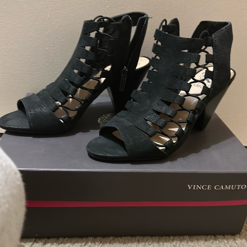 Brand New Never Used Vince Camuto 6M Black Silk Goat VC-Eliaz Shoe